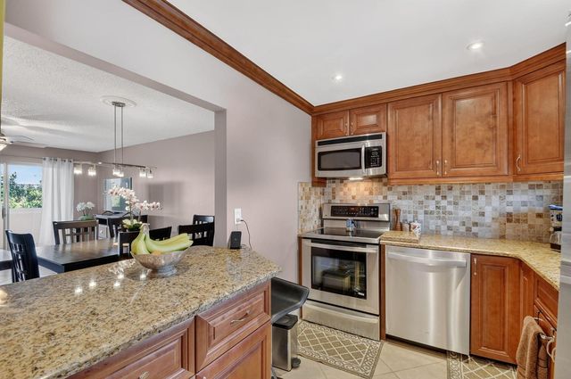 729 Lori Drive 302, Palm Springs, FL 33461