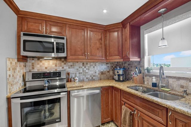 729 Lori Drive 302, Palm Springs, FL 33461