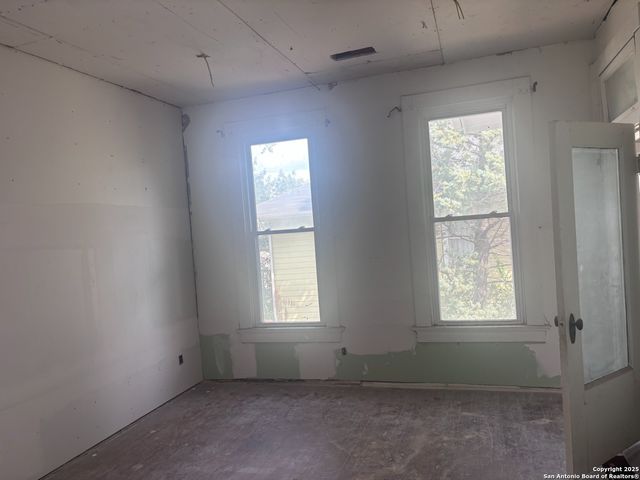 235 W Mistletoe, San Antonio, TX 78212