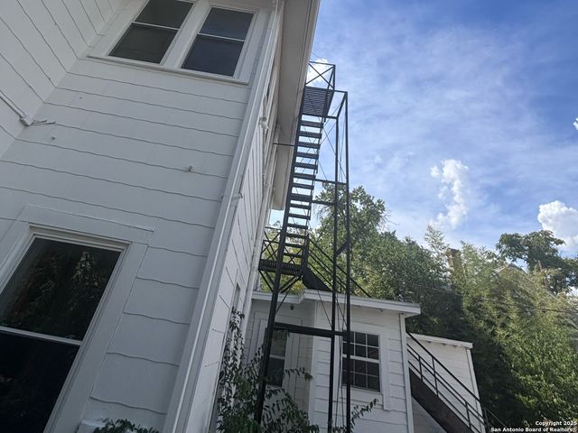 235 W Mistletoe, San Antonio, TX 78212