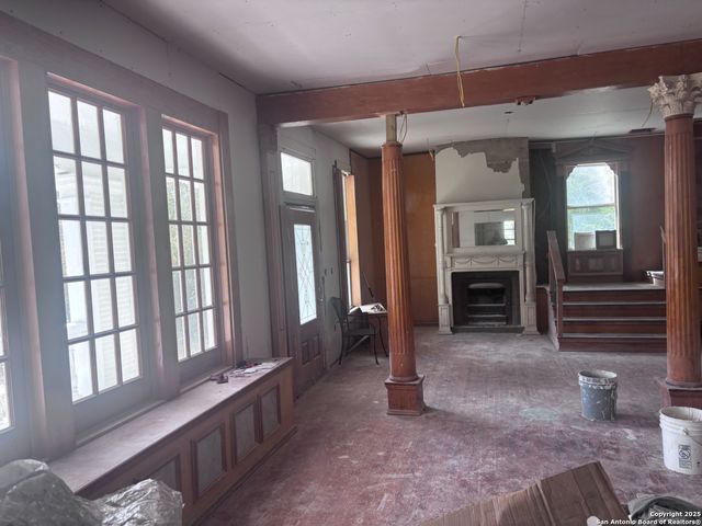 235 W Mistletoe, San Antonio, TX 78212