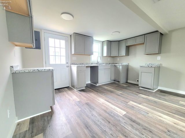 748 S. Front, Fremont, OH 43420