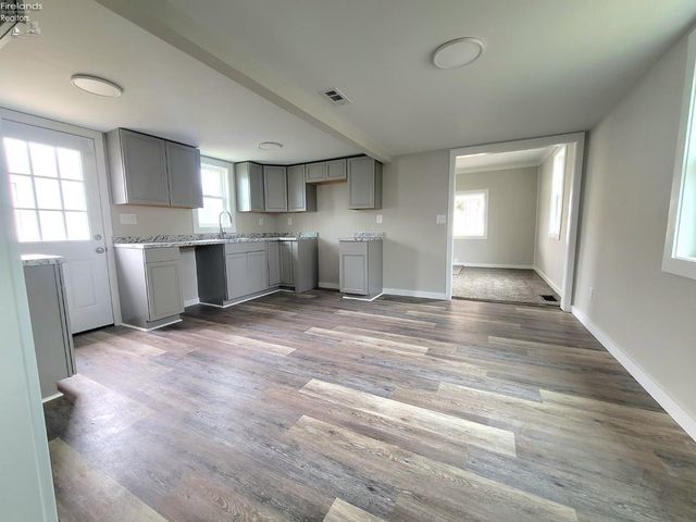 748 S. Front, Fremont, OH 43420