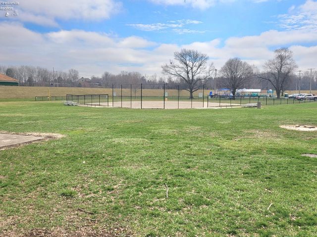 748 S. Front, Fremont, OH 43420