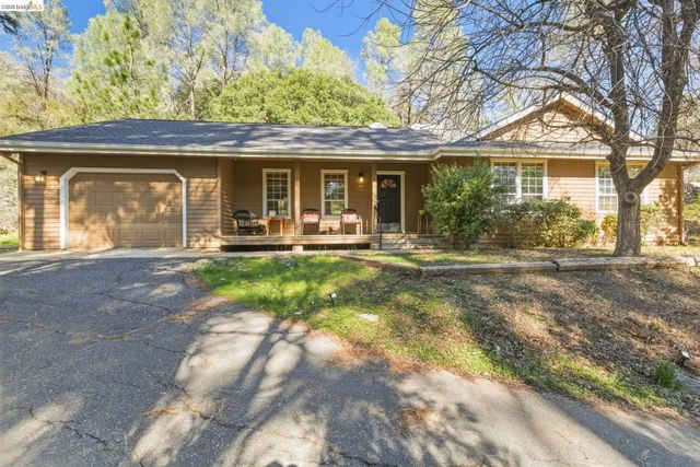 21440 N Tuolumne Rd, Twain Harte, CA 95383