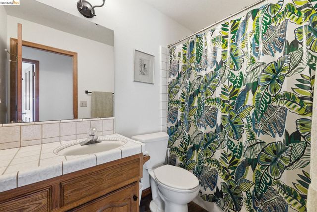 21440 N Tuolumne Rd, Twain Harte, CA 95383