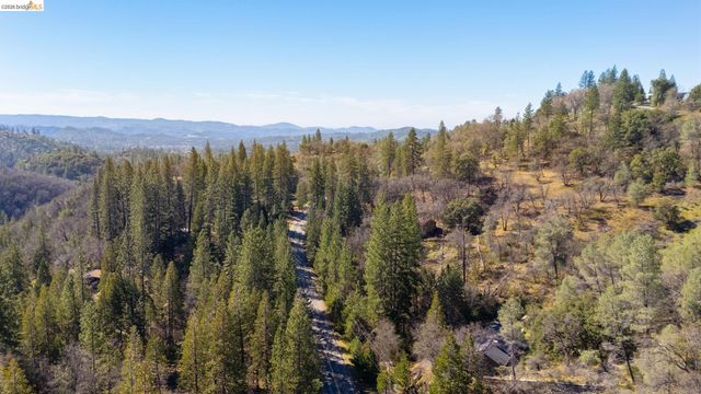 21440 N Tuolumne Rd, Twain Harte, CA 95383