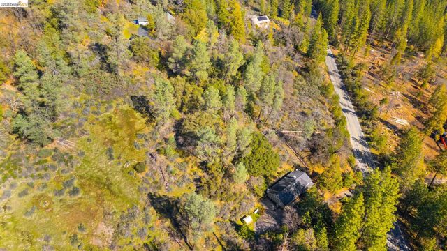 21440 N Tuolumne Rd, Twain Harte, CA 95383