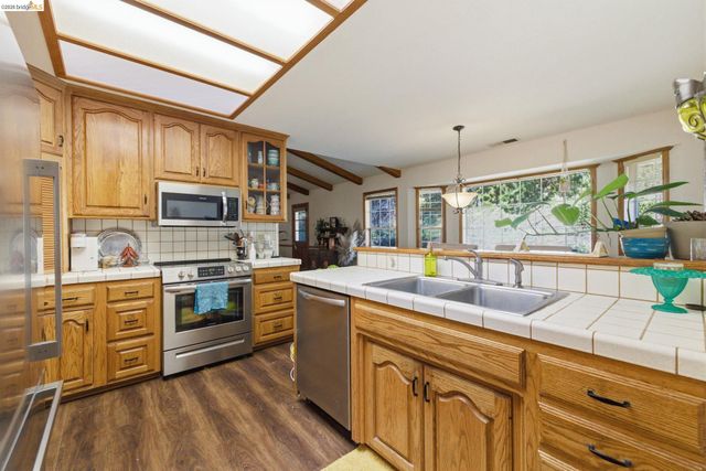 21440 N Tuolumne Rd, Twain Harte, CA 95383