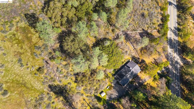 21440 N Tuolumne Rd, Twain Harte, CA 95383