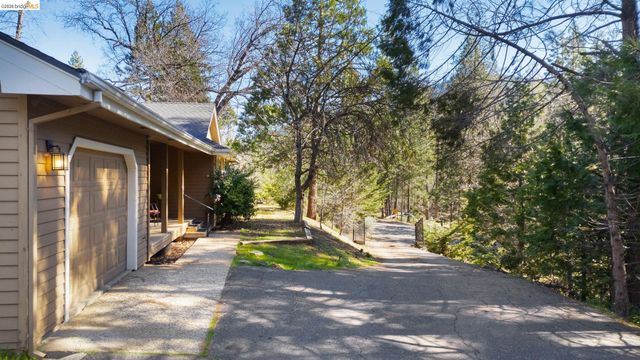 21440 N Tuolumne Rd, Twain Harte, CA 95383