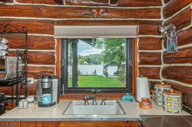 207 Bearfort Rd, West Milford Twp., NJ 07480
