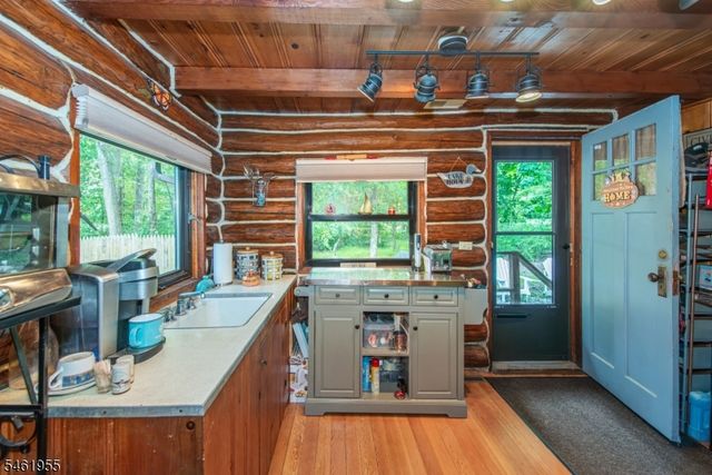207 Bearfort Rd, West Milford Twp., NJ 07480