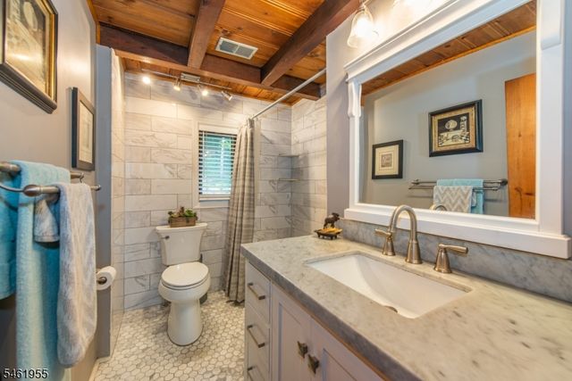 207 Bearfort Rd, West Milford Twp., NJ 07480