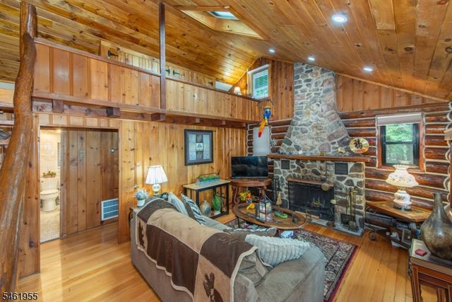 207 Bearfort Rd, West Milford Twp., NJ 07480