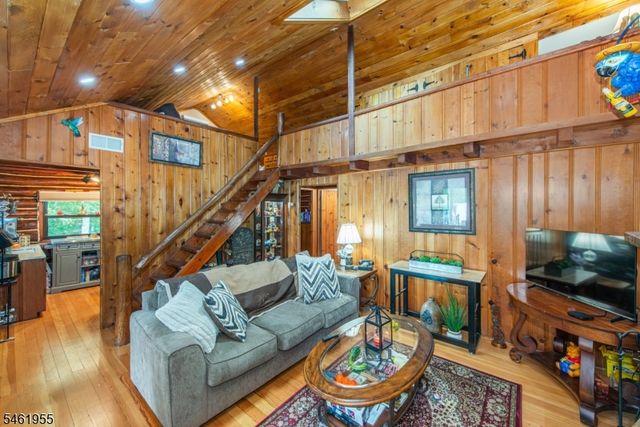 207 Bearfort Rd, West Milford Twp., NJ 07480