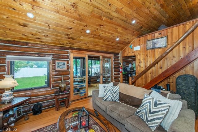 207 Bearfort Rd, West Milford Twp., NJ 07480