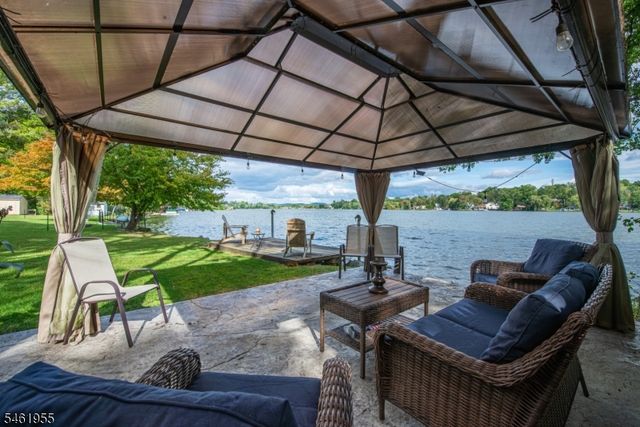 207 Bearfort Rd, West Milford Twp., NJ 07480