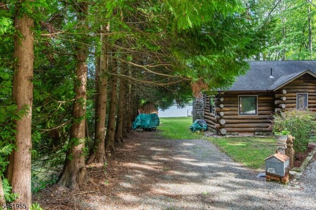 207 Bearfort Rd, West Milford Twp., NJ 07480