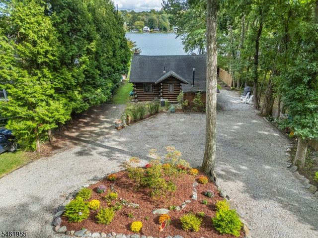 207 Bearfort Rd, West Milford Twp., NJ 07480