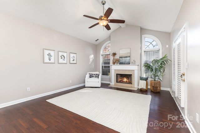 8572 Highland Glen Drive, Charlotte, NC 28269