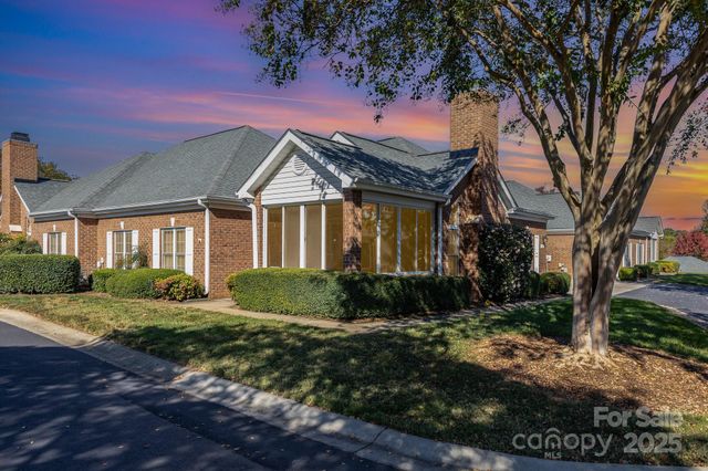 8572 Highland Glen Drive, Charlotte, NC 28269