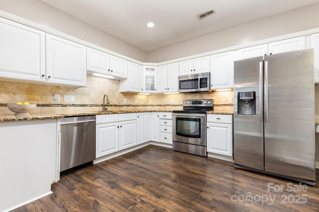 8572 Highland Glen Drive, Charlotte, NC 28269