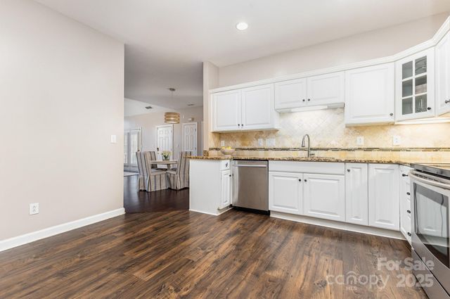 8572 Highland Glen Drive, Charlotte, NC 28269