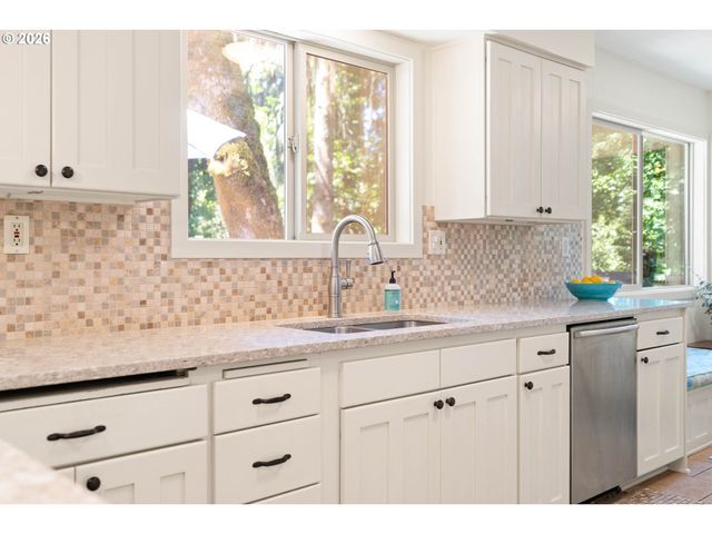 17375 ALPINE Way, Lake Oswego, OR 97034