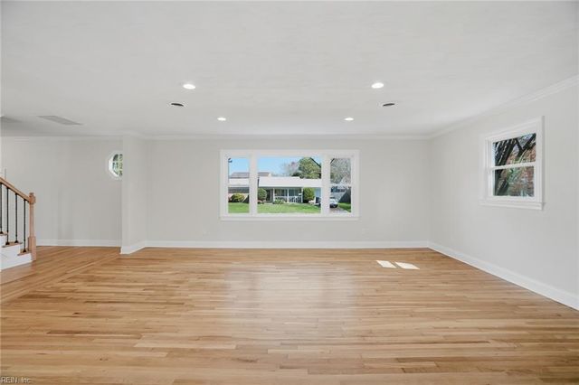 5309 Hamilton LN, Virginia Beach, VA 23462