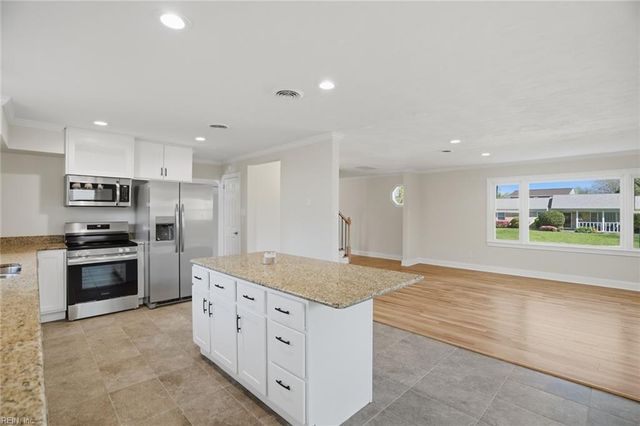 5309 Hamilton LN, Virginia Beach, VA 23462