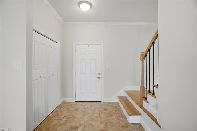 5309 Hamilton LN, Virginia Beach, VA 23462