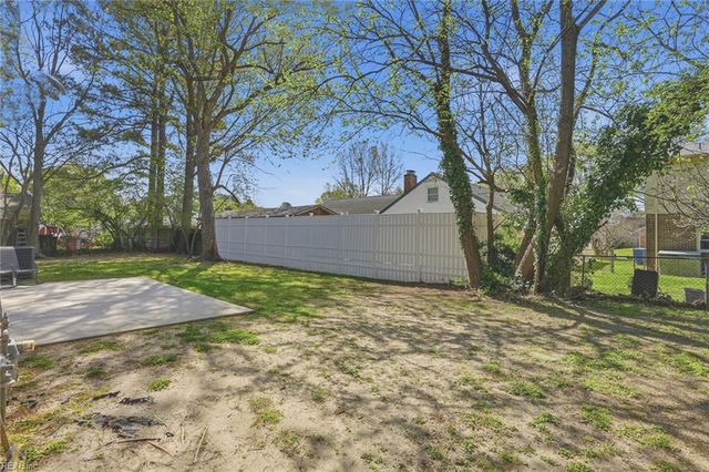 5309 Hamilton LN, Virginia Beach, VA 23462