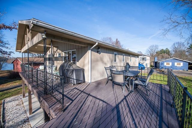 6170 Paradise Drive SW, Sherrodsville, OH 44675