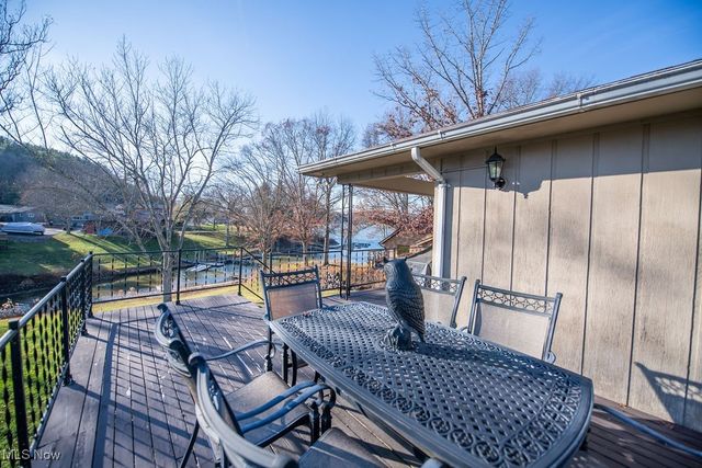 6170 Paradise Drive SW, Sherrodsville, OH 44675