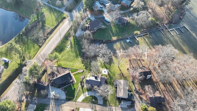 6170 Paradise Drive SW, Sherrodsville, OH 44675