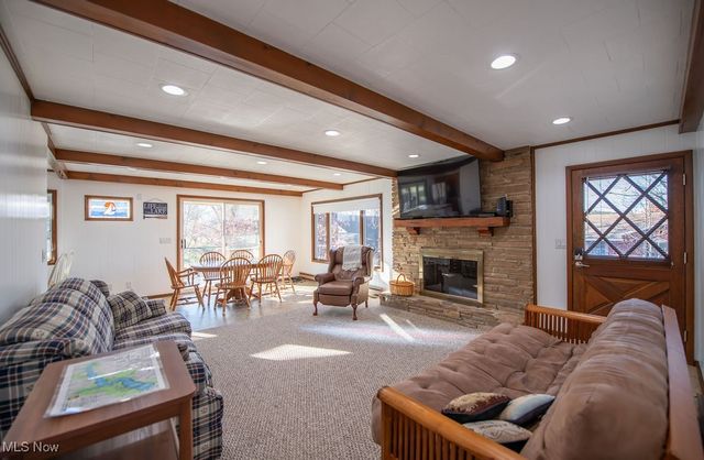 6170 Paradise Drive SW, Sherrodsville, OH 44675