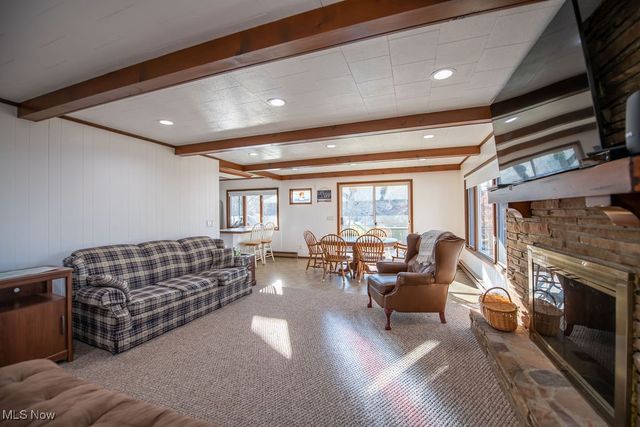 6170 Paradise Drive SW, Sherrodsville, OH 44675