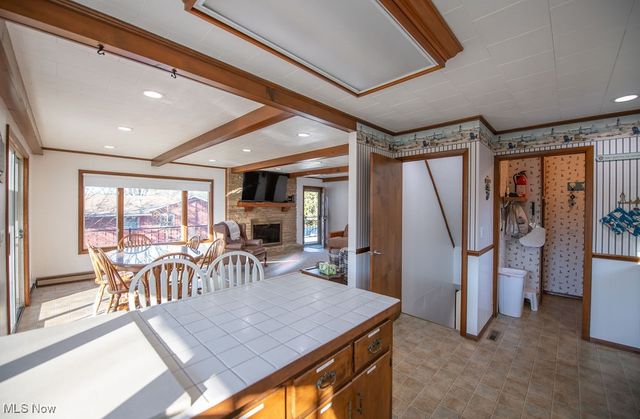 6170 Paradise Drive SW, Sherrodsville, OH 44675