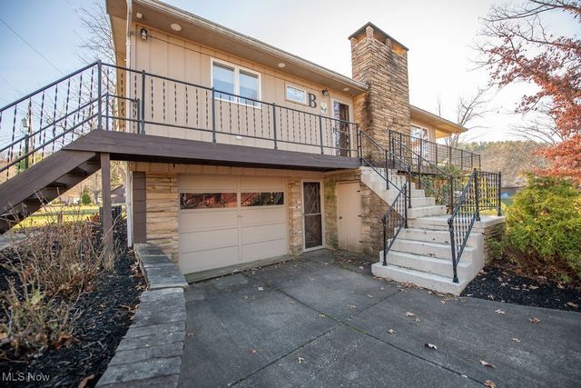 6170 Paradise Drive SW, Sherrodsville, OH 44675