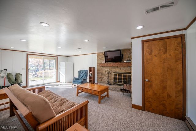 6170 Paradise Drive SW, Sherrodsville, OH 44675