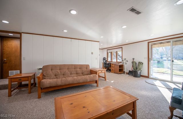 6170 Paradise Drive SW, Sherrodsville, OH 44675