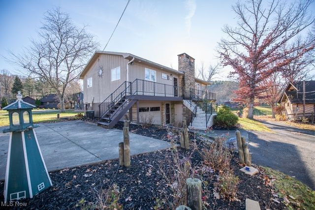 6170 Paradise Drive SW, Sherrodsville, OH 44675