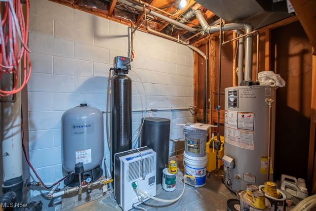 6170 Paradise Drive SW, Sherrodsville, OH 44675