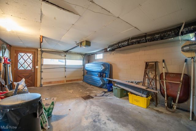 6170 Paradise Drive SW, Sherrodsville, OH 44675