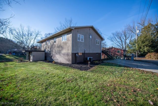 6170 Paradise Drive SW, Sherrodsville, OH 44675