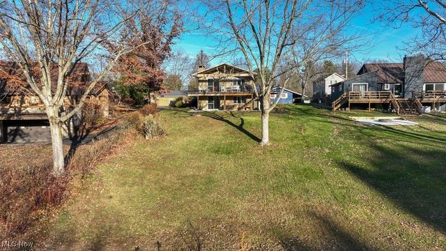 6170 Paradise Drive SW, Sherrodsville, OH 44675