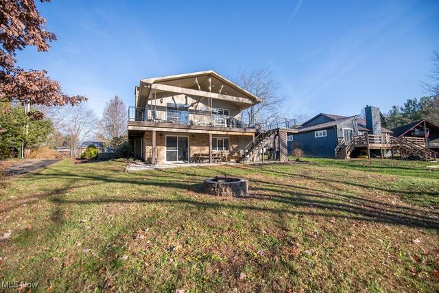6170 Paradise Drive SW, Sherrodsville, OH 44675