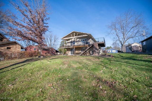 6170 Paradise Drive SW, Sherrodsville, OH 44675