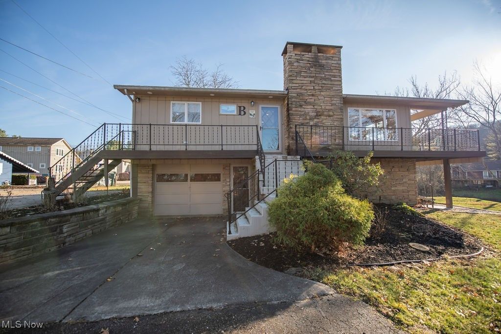 6170 Paradise Drive SW, Sherrodsville, OH 44675